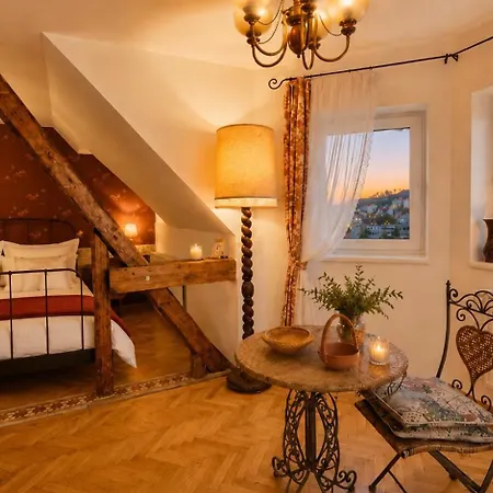 Authentic Heritage - Historic Views - Private Parking & Special Pool And Rates *