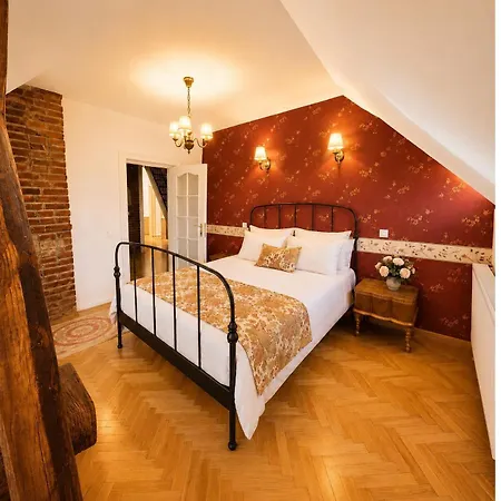 Authentic Heritage - Historic Views - Private Parking & Special Pool And Rates