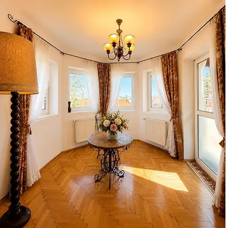 Authentic Heritage - Historic Views - Private Parking & Special Pool And Rates Apartment *