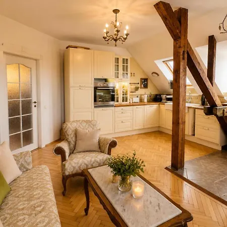 Authentic Heritage - Historic Views - Private Parking & Special Pool And Rates *