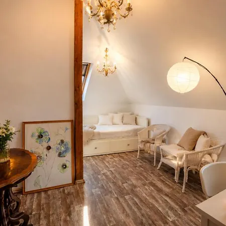 Authentic Heritage - Historic Views - Private Parking & Special Pool And Rates *