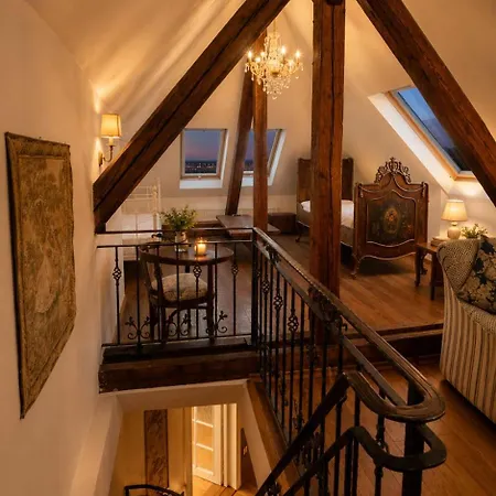 Authentic Heritage - Historic Views - Private Parking & Special Pool And Rates Apartment