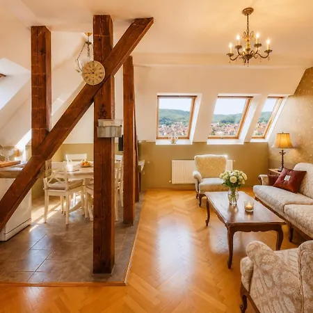 Authentic Heritage - Historic Views - Private Parking & Special Pool And Rates Apartament
